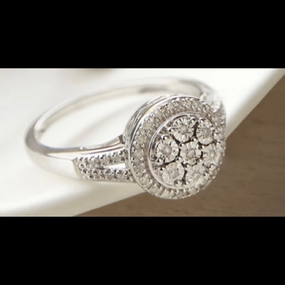 .925 Sterling Silver & DIAMOND RIng!